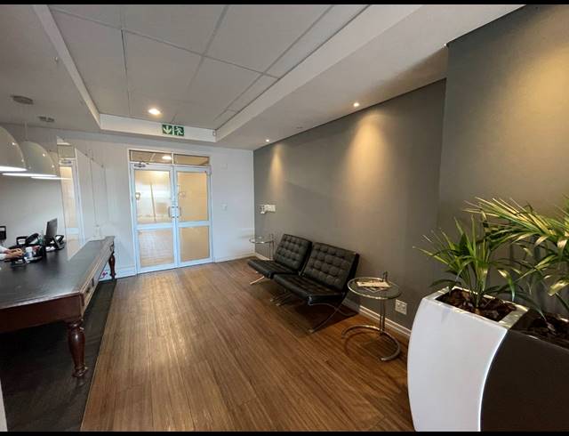 315M² OFFICE TO LET IN WATERFRONT